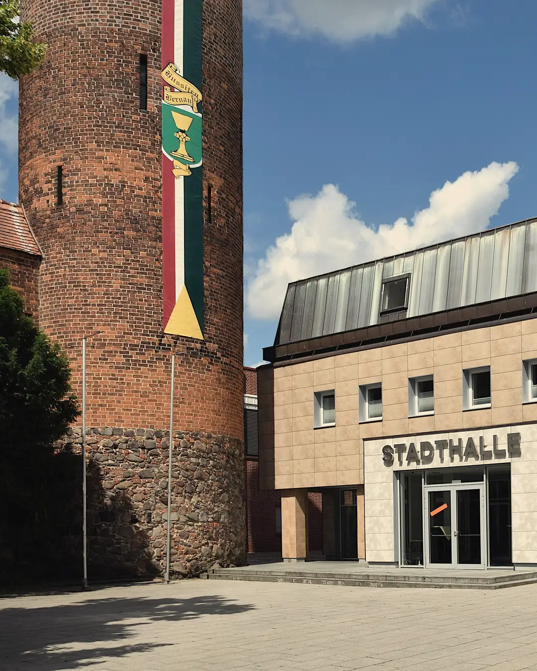 Hungerturm und Stadthalle am Steintor in Bernau bei Berlin