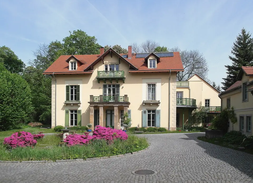 Landhaus Storchennest mit Garten an der Putjatinstraße in Dresden-Kleinzschachwitz
