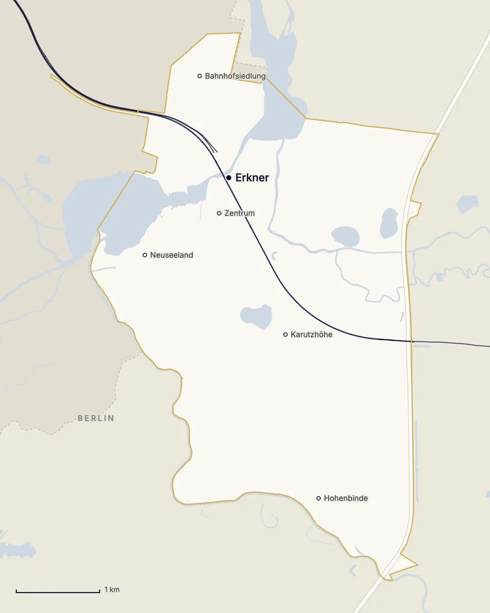 Karte der Stadt Erkner: Zentrum, Bahnhofsiedlung, Neuseeland, Karutzhöhe und Hohenbinde, dazu die Bahnstrecke mit dem Bahnhof Erkner, die Seen im Norden und Westen, die Autobahn im Osten und die Grenze zu Berlin