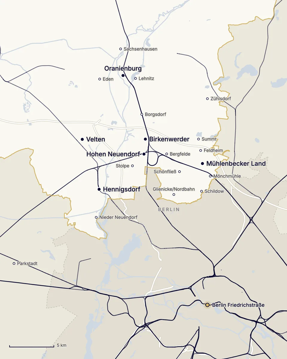 Karte des südlichen Landkreises Oberhavel bis Berlin: Oranienburg, Hohen Neuendorf, Birkenwerder, Hennigsdorf, Velten und Mühlenbecker Land mit Bahnstrecken, Autobahnen, Gewässern und dem Bahnhof Berlin Friedrichstraße