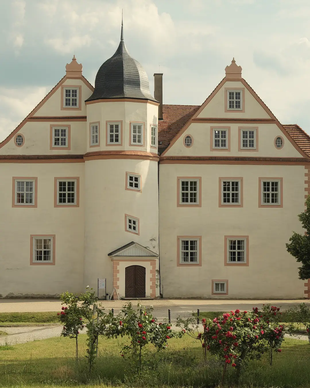 Nordfassade von Schloss Königs Wusterhausen im Sonnenlicht