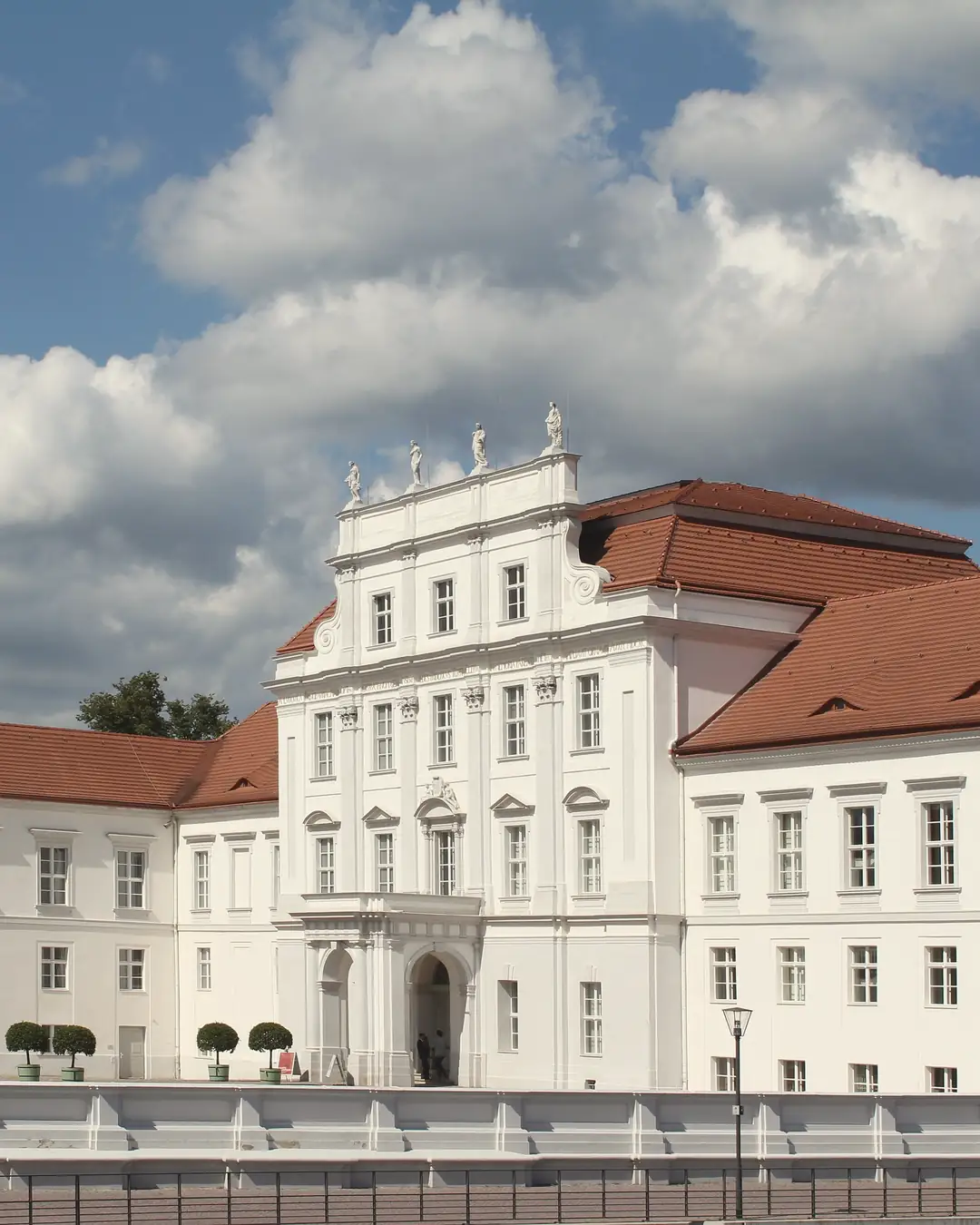 Schloss Oranienburg an einem Sommertag