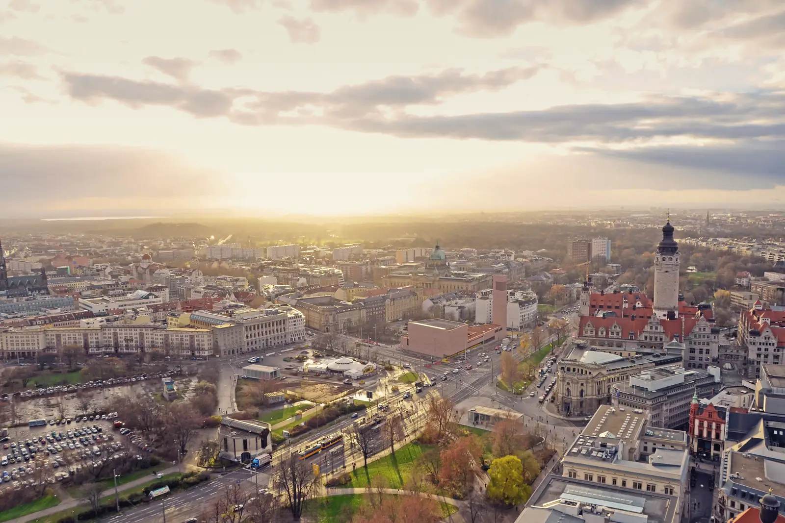 Blick vom City-Hochhaus über die Leipziger Innenstadt mit dem Neuen Rathaus, 2015